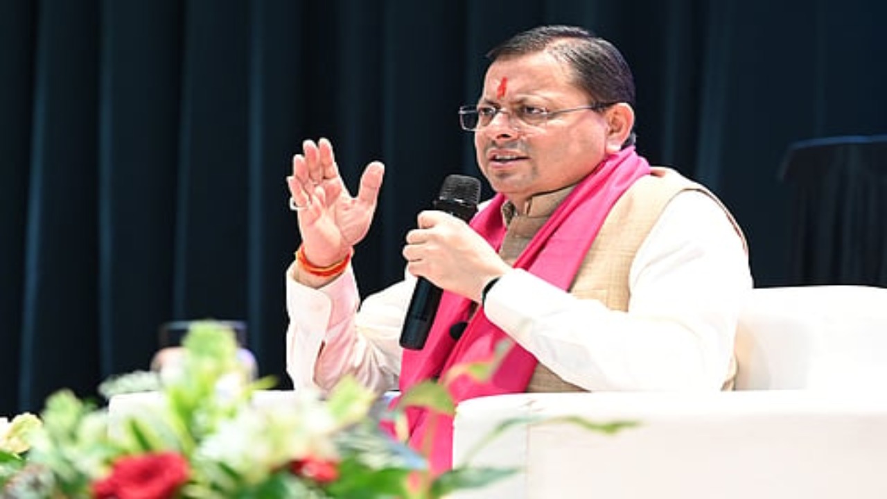 उत्तराखंडियों को 'घुसपैठिया' कहने पर विवाद, CM धामी ने अखिलेश यादव को घेरा