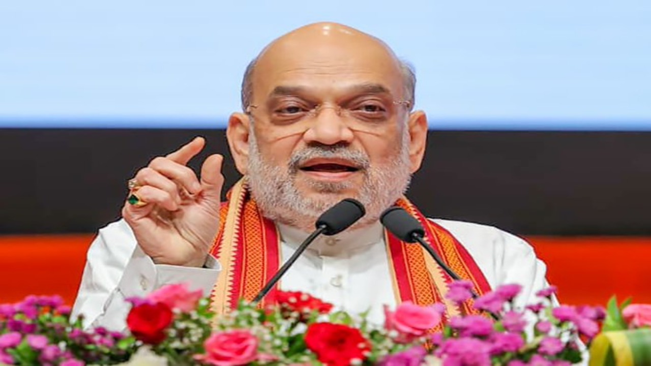 ‘बाप भी जाएगा…’ खड़गे के बयान पर मचा सियासी बवाल, अमित शाह बोले- सारी मर्यादाएं तार-तार कर दीं