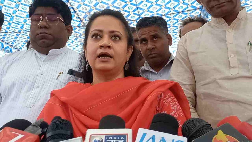 भूपेंद्र हुड्डा के गूंगी,बहरी और अंधी सरकार वाले बयान पर आरती राव का पलटवार, कहा- हम दक्षिण हरियाणा के लोग हैं और हमने कांग्रेस के…