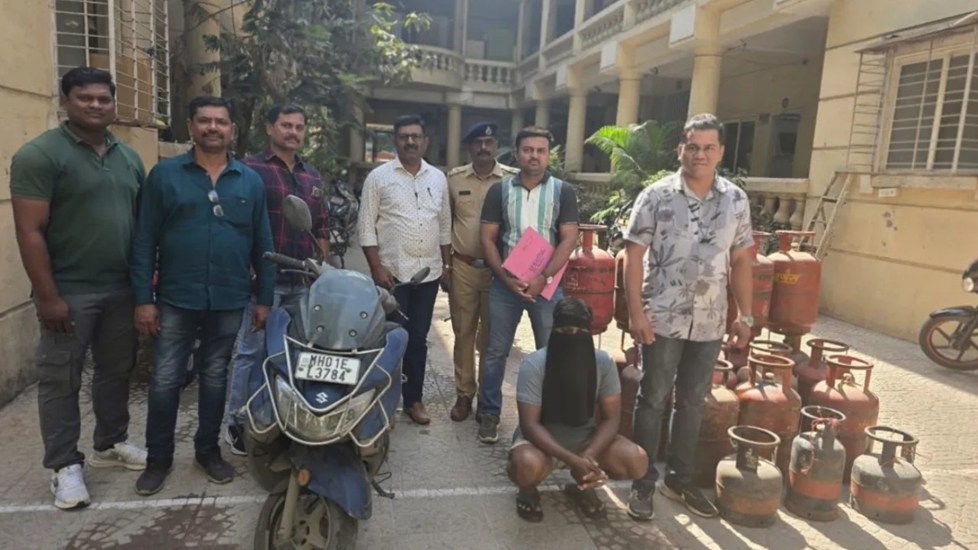 घर-घर चोरी कर रहा था गैस सिलेंडर, अब पुलिस के हत्थे चढ़ा आरोपी; भारी मात्रा में सिलेंडर जब्त
