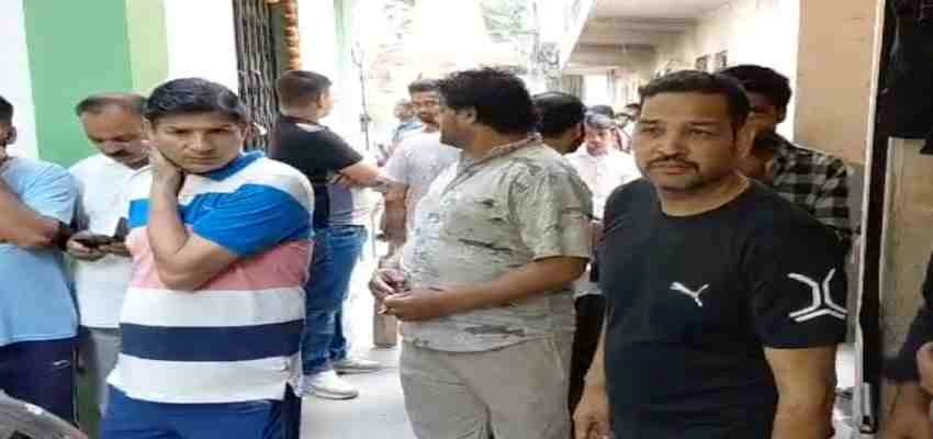 दिल्ली में खौफनाक वारदात, पार्क में टहलते व्यापारी को बदमाशों ने उतारा मौत के घाट