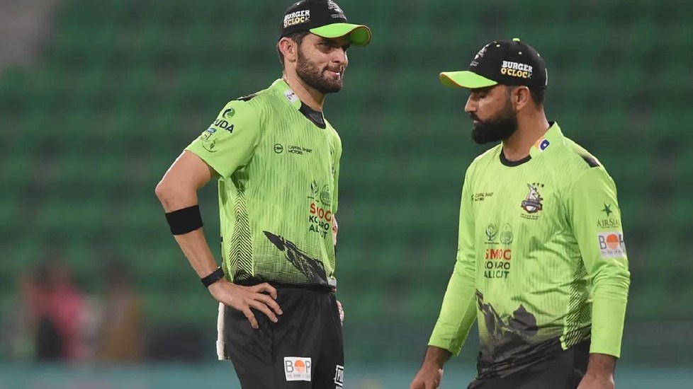 पाकिस्तान के दिग्गज बल्लेबाज पर गिरी गाज! PCB ने लगाया बैन तो नए रोल में आए नजर