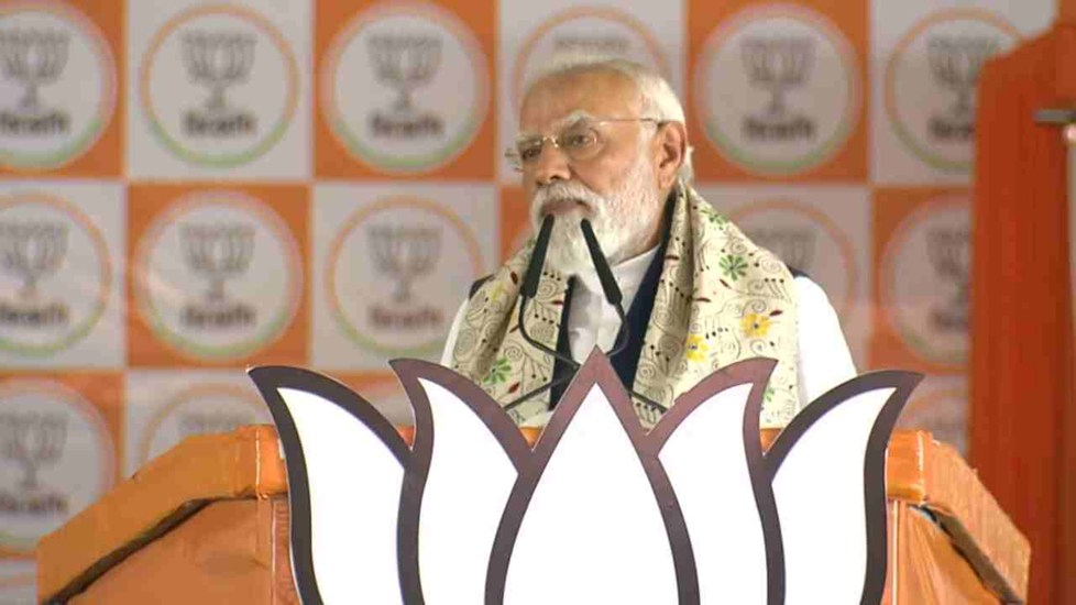 ‘पूरा देश तेज रफ्तार से आगे बढ़ रहा है और TMC बंगाल को पीछे धकेलने में लगी हुई है’ ममता बनर्जी पर जमकर बरसे पीएम मोदी