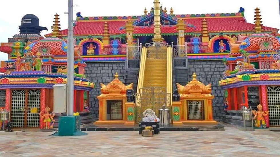 'कई मंदिरों में शराब भी चढ़ती है तो क्या कोर्ट...' सबरीमाला मामले की बहस में उठा सवाल