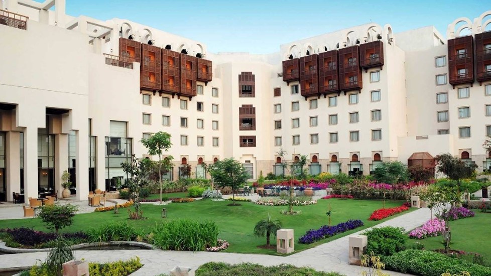 पाकिस्तान का वो होटल कितना खास जहां होगी ईरान-अमेरिका की वार्ता, एस जयशंकर से क्या कनेक्शन