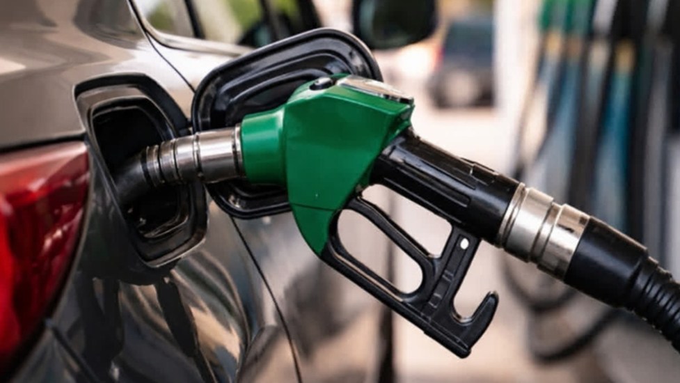 तेल कंपनियों पर आफत...डीजल एक्सपोर्ट ड्यूटी 55.5 रुपये तक बढ़ी, मिडिल ईस्ट संकट के बीच सरकार का बड़ा फैसला