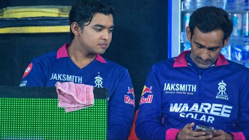 राजस्थान रॉयल्स पर BCCI ले सकता है बड़ा एक्शन! डगआउट में सरेआम फोन चला रहे थे मैनेजर