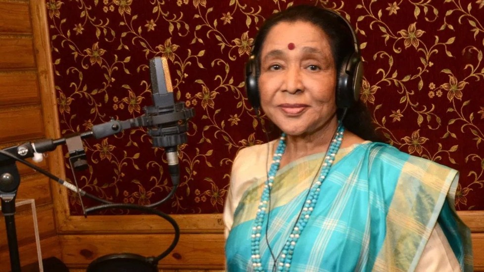 Asha Bhosle Demise:  कम उम्र में शादी...दर्द और संघर्ष से भरी रही Asha Bhosle की जिंदगी, फिर भी बनीं संगीत की दिग्गज