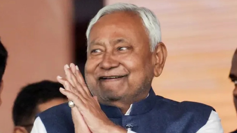 बिहार में नीतीश का राज खत्म, सीएम पद से दिया इस्तीफा