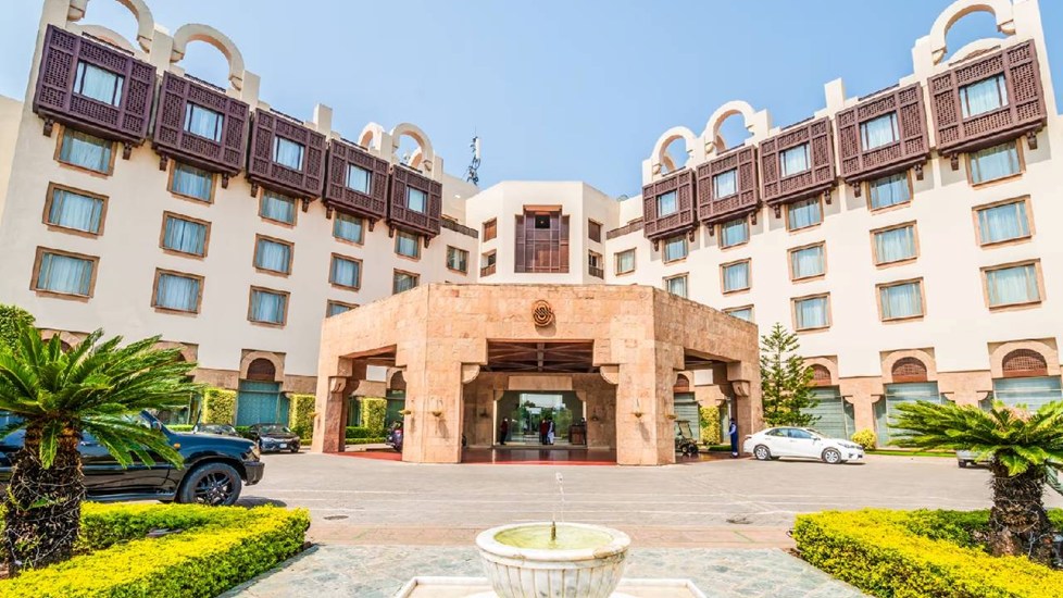 जिस होटल में हुई US-ईरान शांति वार्ता उसका बिल PAK ने नहीं चुकाया? अब मालिक ने उठाया बड़ा कदम