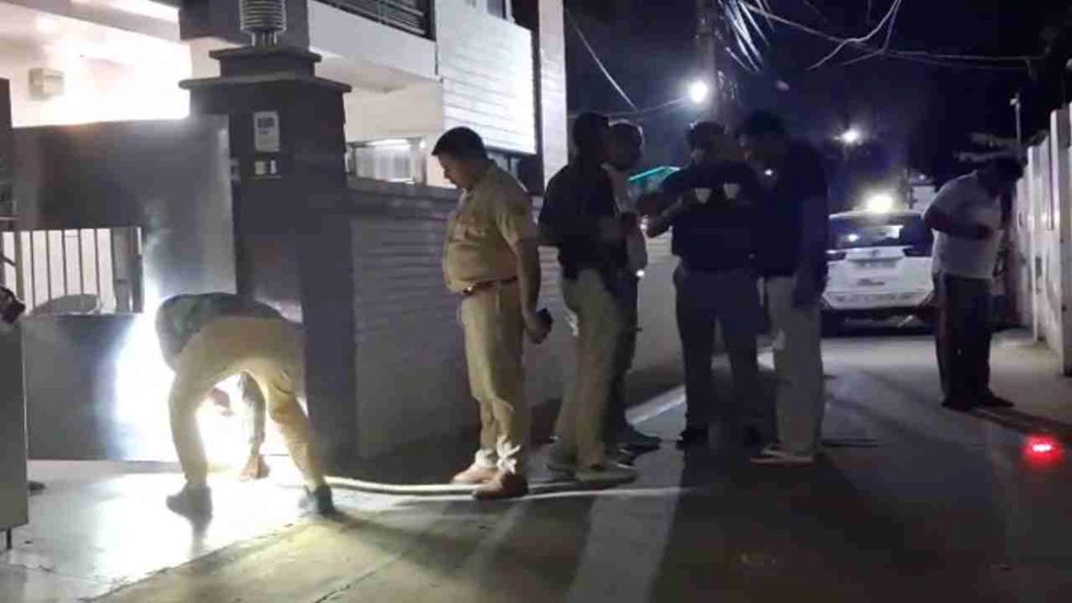 HARYANA NEWS: लाडवा में कॉलेज संचालक के घर 18 राउंड फायरिंग, नकाबपोश बदमाश फरार; पुलिस जांच में जुटी