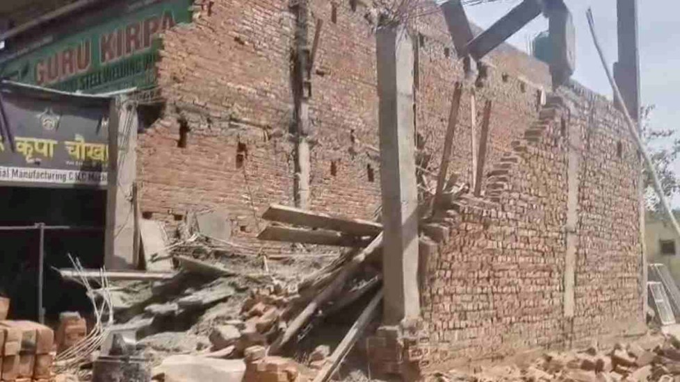 HARYANA NEWS: हरियाणा के बराड़ा में निर्माणाधीन बिल्डिंग गिरी, 5 मजदूर मलबे में दबे