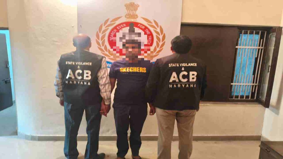 Haryana News: रिश्वत लेने के मामले में पटवारी प्रदीप कुमार गिरफ्तार, एसीबी गुरुग्राम की बड़ी कार्रवाई