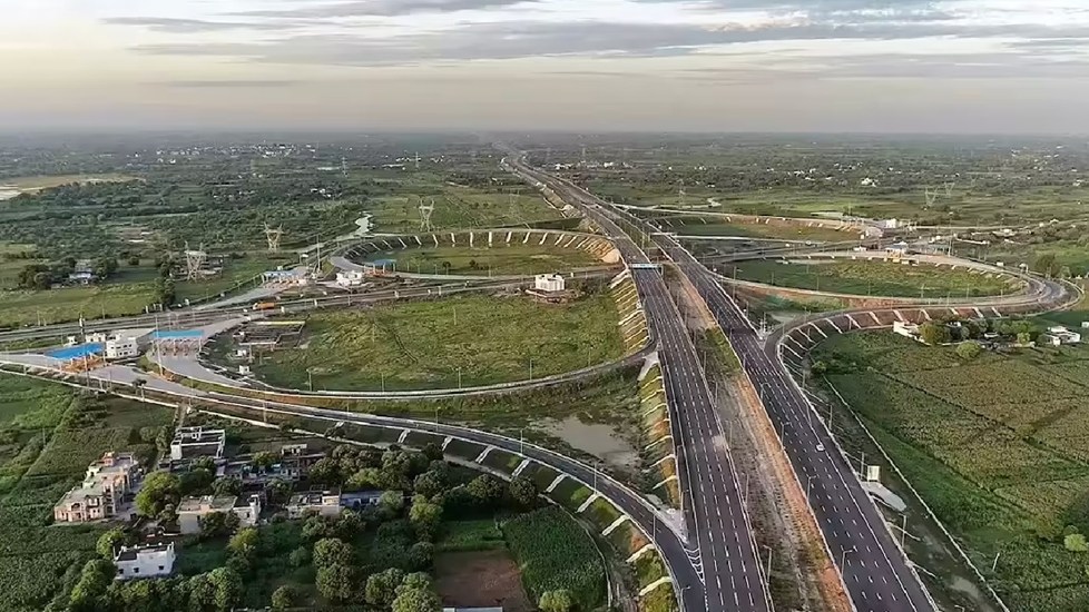 दिल्ली-मुंबई एक्सप्रेसवे का बड़ा हिस्सा खुला, गोदरा–वडोदरा सेक्शन से तेज हुई कनेक्टिविटी