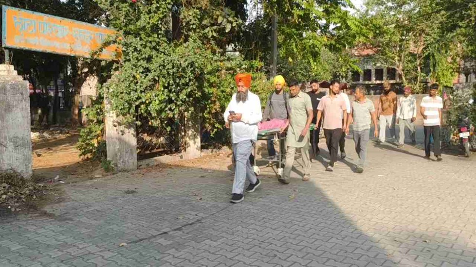 Punjab News: फतेहगढ़ साहिब में दर्दनाक हादसा, तालाब में गिरी रेहड़ी, बच्चे की मौत, इलाज के दौरान मां की भी मौत