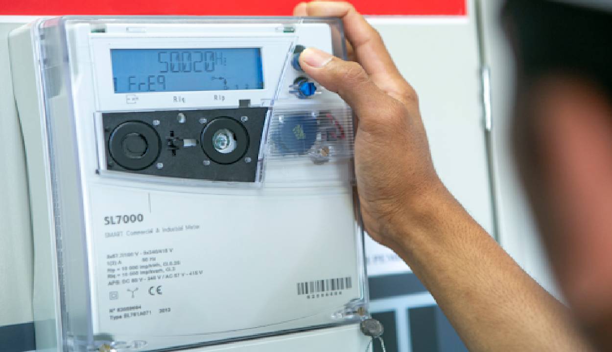 उत्तर प्रदेश में स्मार्ट मीटर लगाने पर अस्थायी रोक, तकनीकी जांच के बाद होगा फैसला