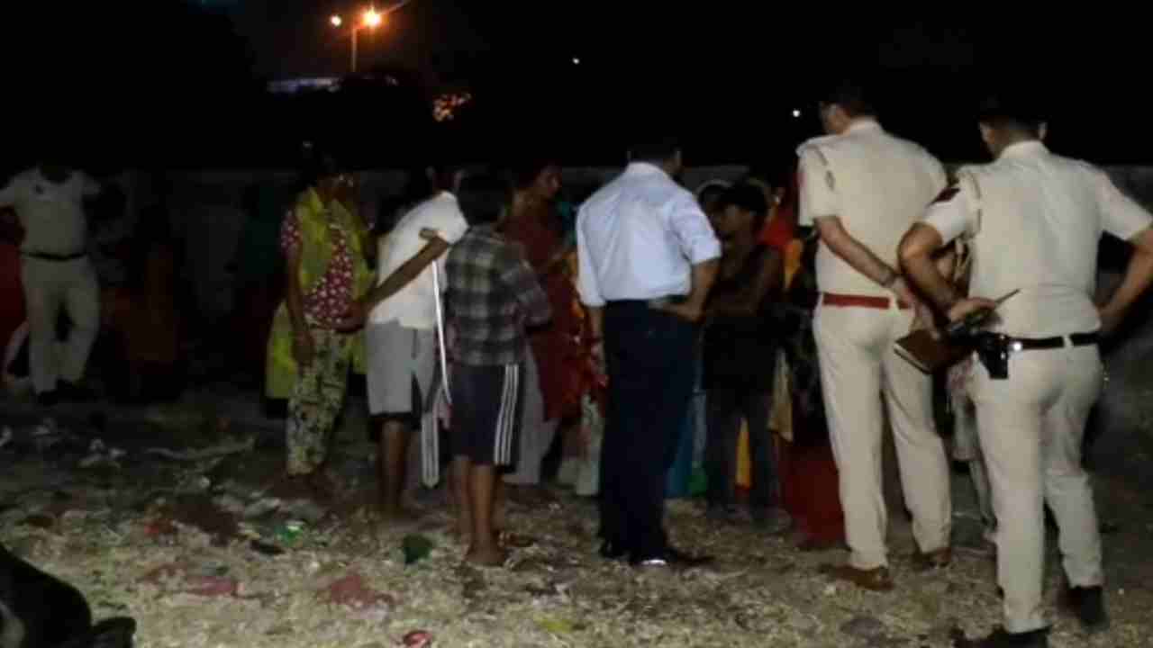 पुलिस स्टेशन से महज 200 मीटर की दूरी पर महिला को बेहरमी से उतारा मौत के घाट, महिला के पति पर भी किया हमला