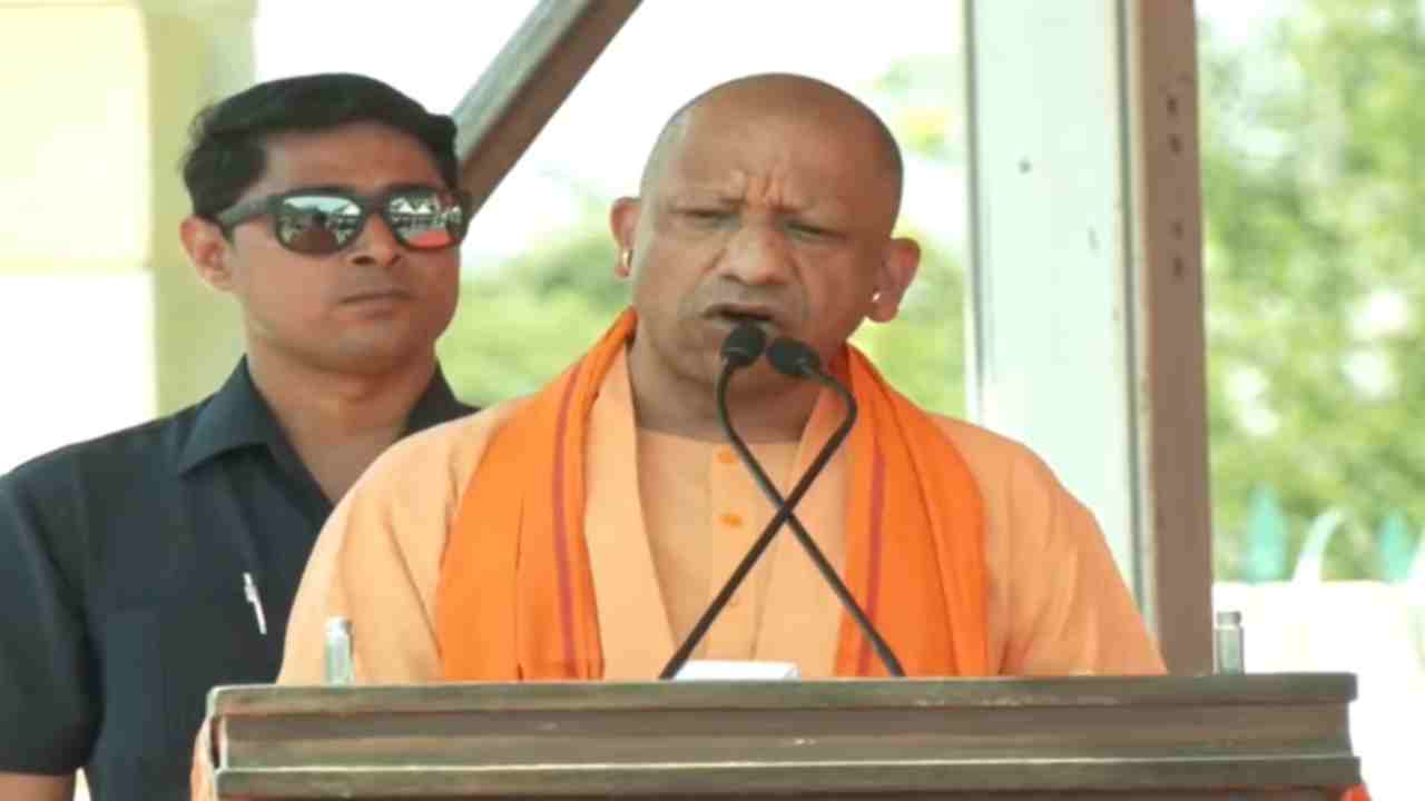 महिला आरक्षण पर सियासी संग्राम, सड़क पर उतरे सीएम योगी, विपक्ष पर लगाए गंभीर आरोप