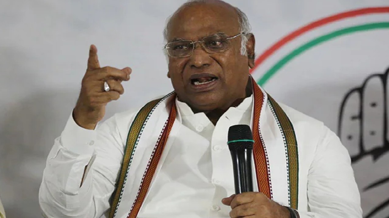 चेन्नई में कांग्रेस अध्यक्ष खड़गे का विवादित बयान, पीएम मोदी पर टिप्पणी के बाद दी सफाई