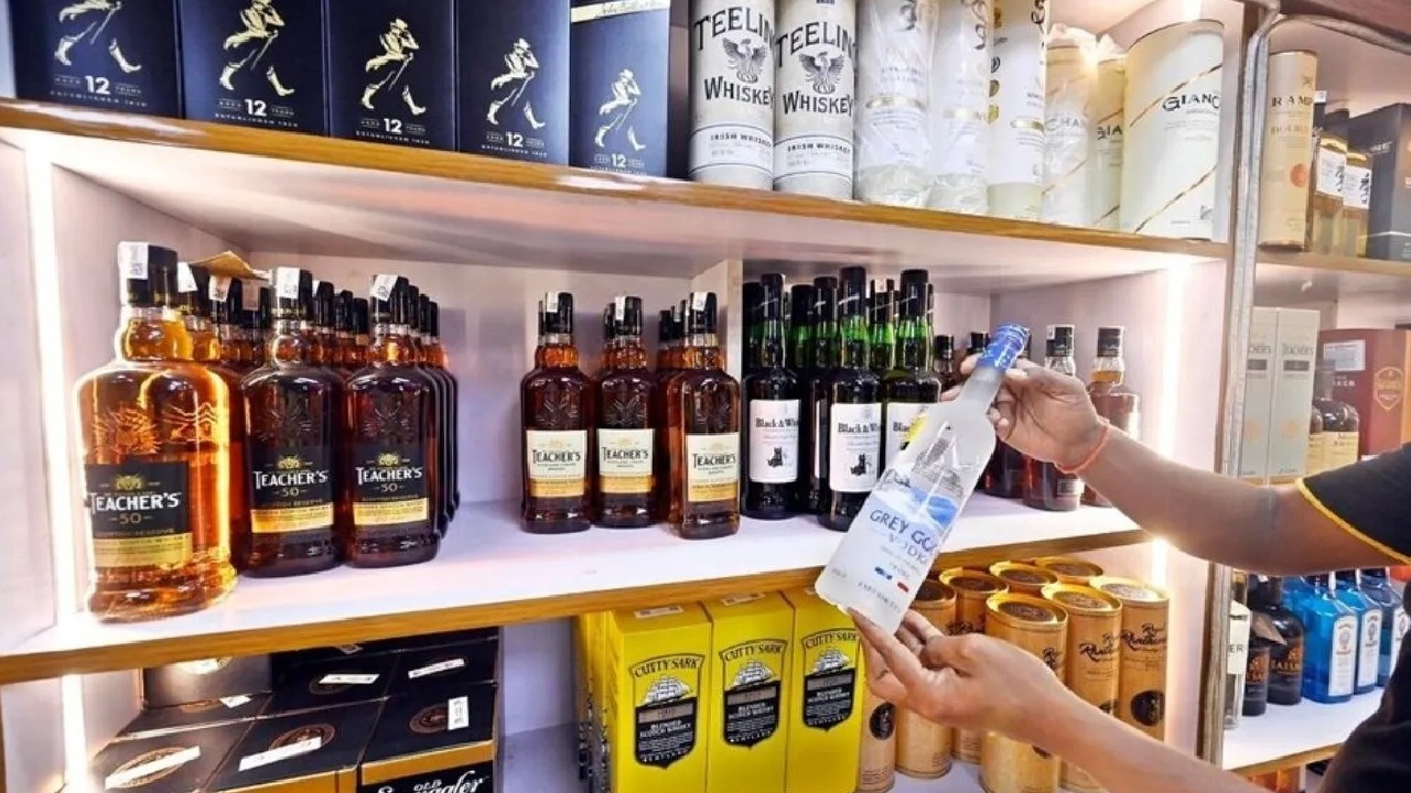 पश्चिम बंगाल चुनाव से पहले शराब बिक्री पर रोक, चुनाव आयोग ने बढ़ाई सख्ती