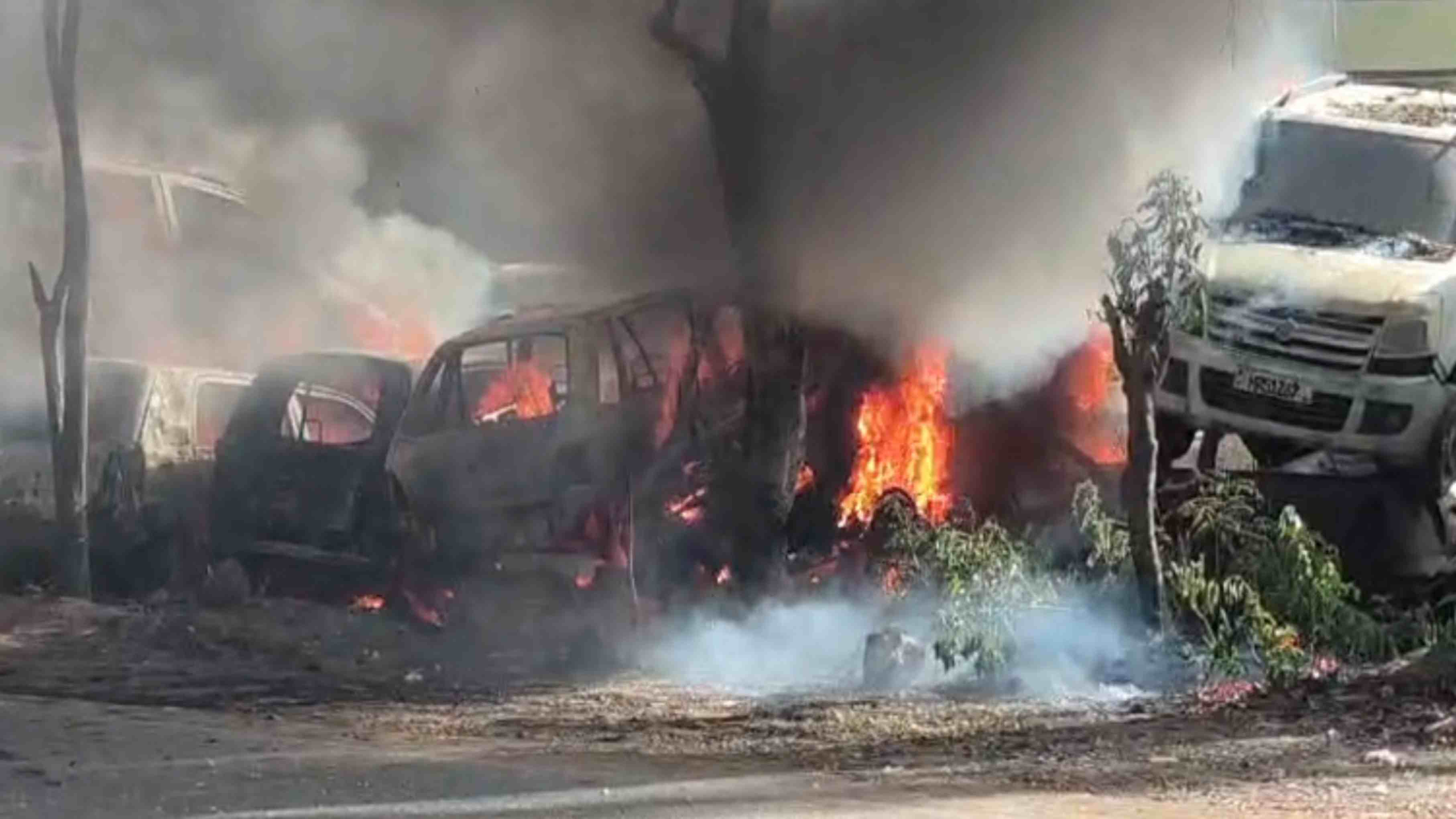 Uttarakhand News: ऋषिकेश में आग का तांडव, एक साथ 30 गाडियों में लगी आग, हुआ चौंका देने वाला खुलासा