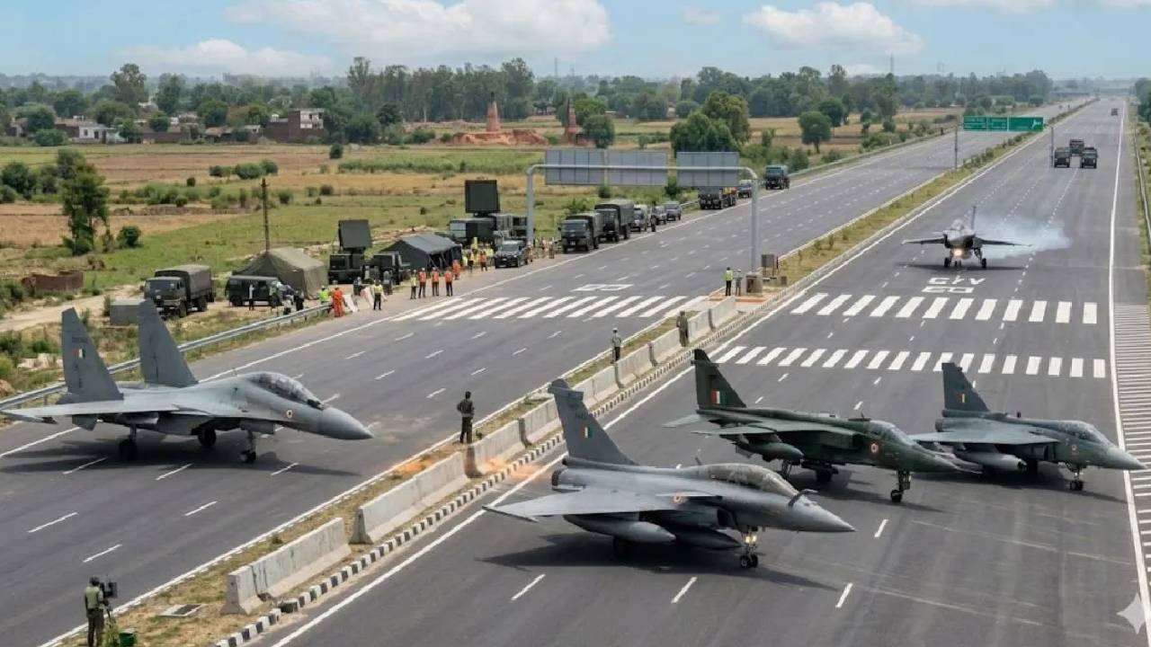 पूर्वाचंल एक्सप्रेसवे पर वायुसेना का पराक्रम; सुखोई और मिराज की दहाड़ से कांपा आसमान, रात में भी होगा युद्धाभ्यास
