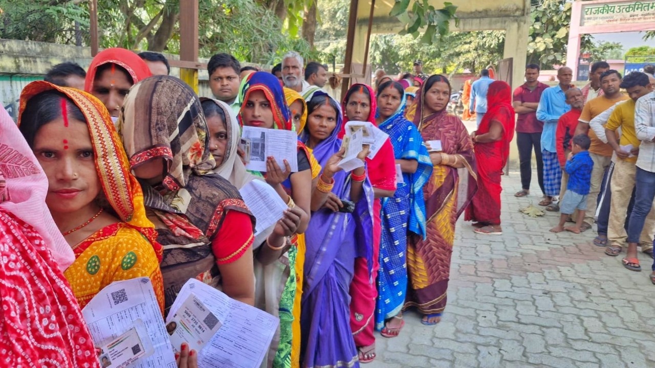 Assembly Election 2026: पश्चिम बंगाल की 152 और तमिलनाडु की 234 सीटों पर मतदान शुरू, पोलिंग बूथों पर लगी लंबी कतारें