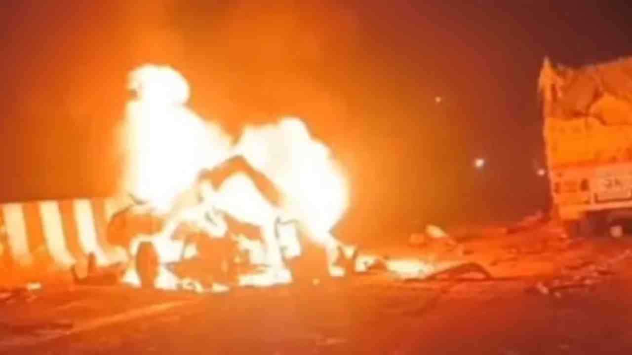 Mirzapur Accident: मिर्जापुर में ट्रक ने मचाई तबाही, 11 की मौत; PM ने जताया दुख