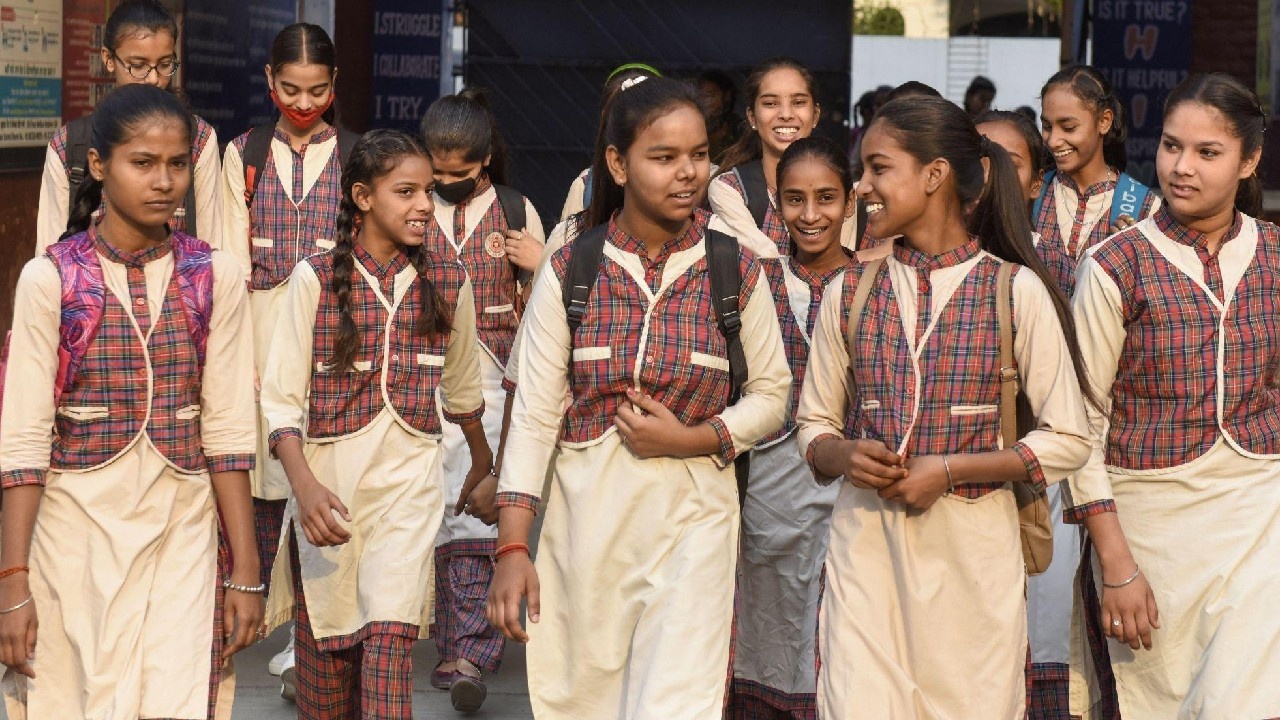 इस जिले में भीषण गर्मी के चलते कक्षा 5वीं तक के स्कूलों में छुट्टी, प्रशासन ने जारी किया आदेश