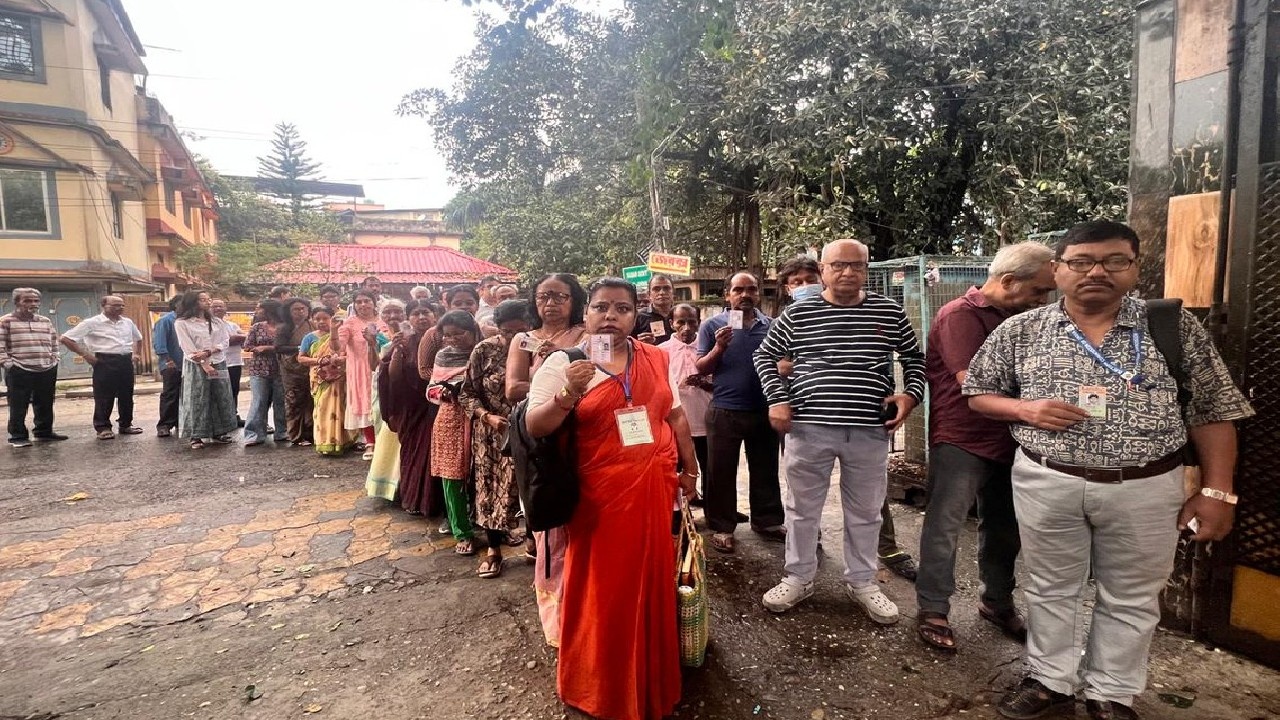 बंगाल और तमिलनाडु में बंपर मतदान, पहले चरण में दिखा जबरदस्त उत्साह