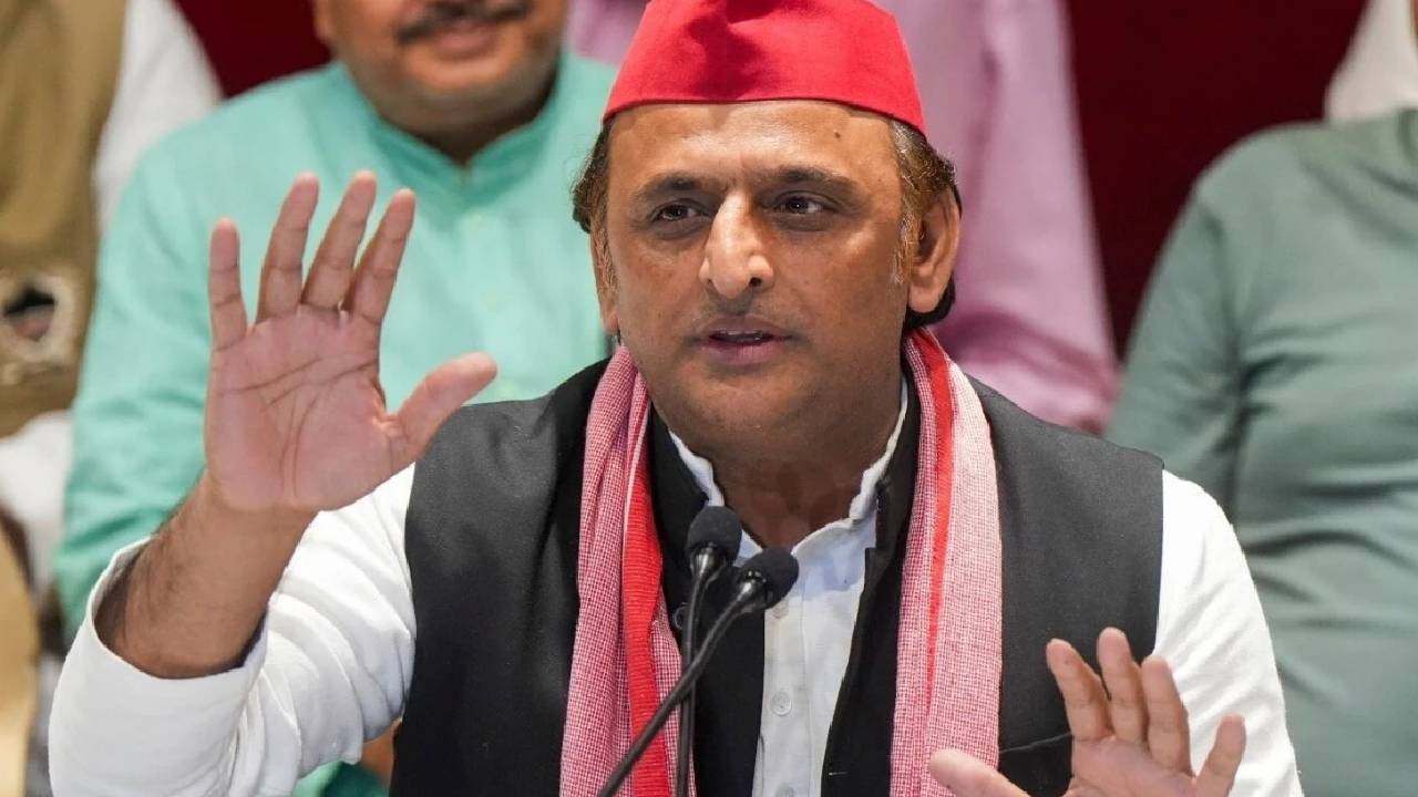 'कोरोना काल का लगता है, इटावा की लायन...' सीएम योगी की शेर वाली फोटो पर अखिलेश का कटाक्ष