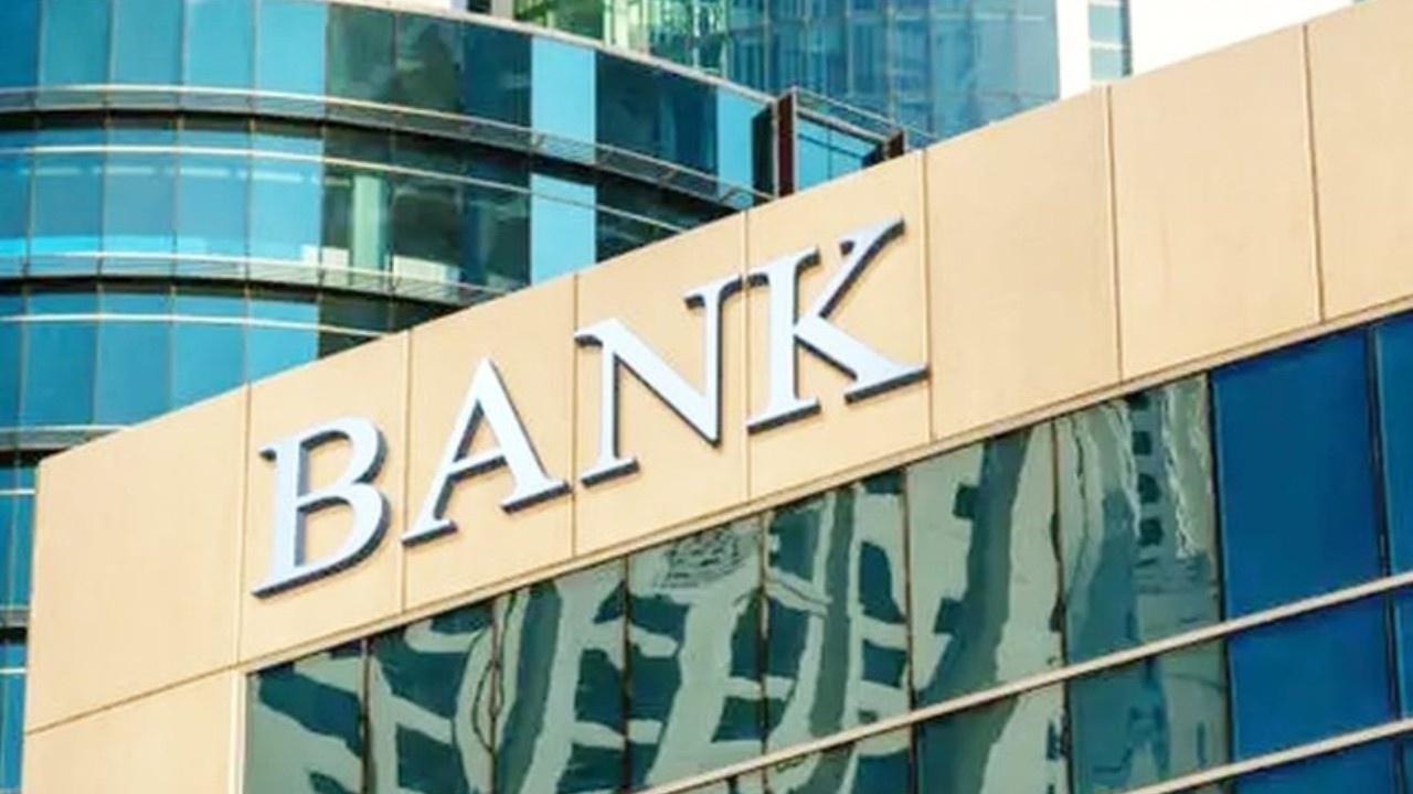 PNB Vacancy Alert: सरकारी बैंक में करियर का मौका! युवा उम्मीदवारों के लिए निकाली ऑफिसर पदों पर बंपर भर्ती, जानें पूरी डिटेल्स