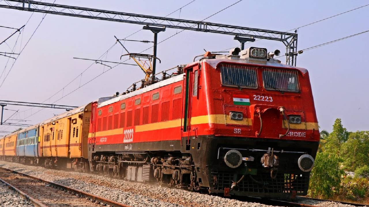 ट्रेन टिकट कन्फर्म कराने के लिए समझें वेटिंग लिस्ट के नियम, बढ़ सकती है आपकी सीट मिलने की संभावना