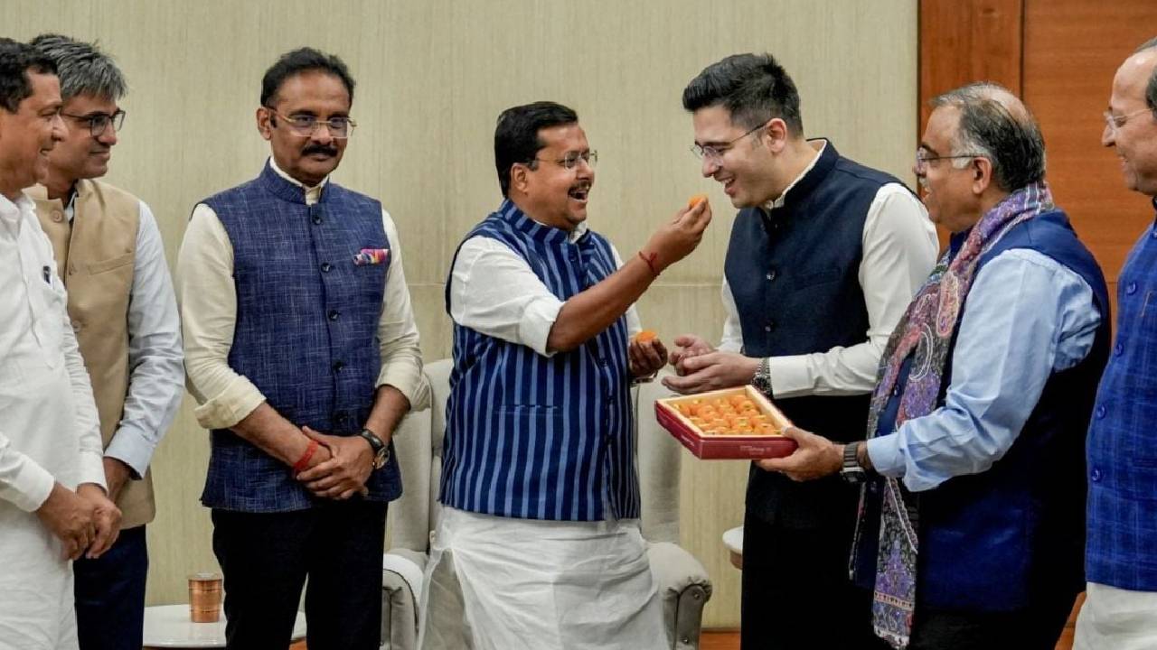 AAP की उम्मीदों पर फिरा पानी, सभापति ने सभी 7 सांसदों को BJP में विलय को दी हरी झंडी