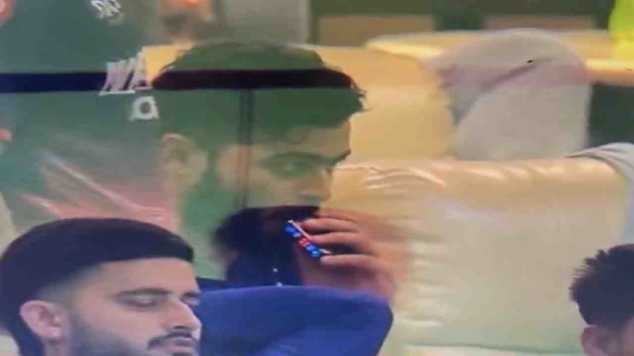 IPL 2026: विवादों में फंसे राजस्थान रॉयल्स के कप्तान रियान पराग, ‘धुआं उड़ाने’ की हरकत पर उठे सवाल