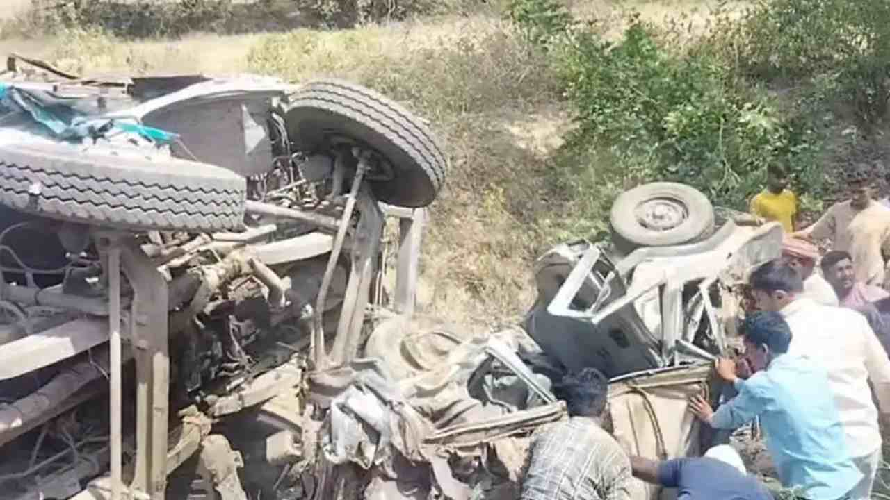 Unnao Road Accident: उन्नाव में बड़ा सड़क हादसा, बोलेरो-ट्रक की भिड़ंत में 6 लोगों की गई जान, कई घायल