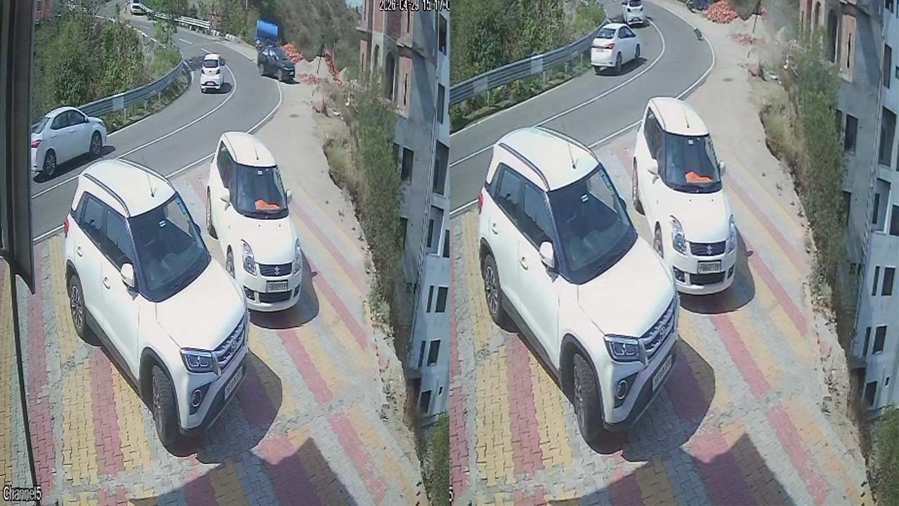 Una Road Accident: चिंतपूर्णी-भरवाईं मार्ग पर खाई में गिरी कार, 4 लोगों की दर्दनाक मौत, पंजाब के रहने वाले थे मृतक