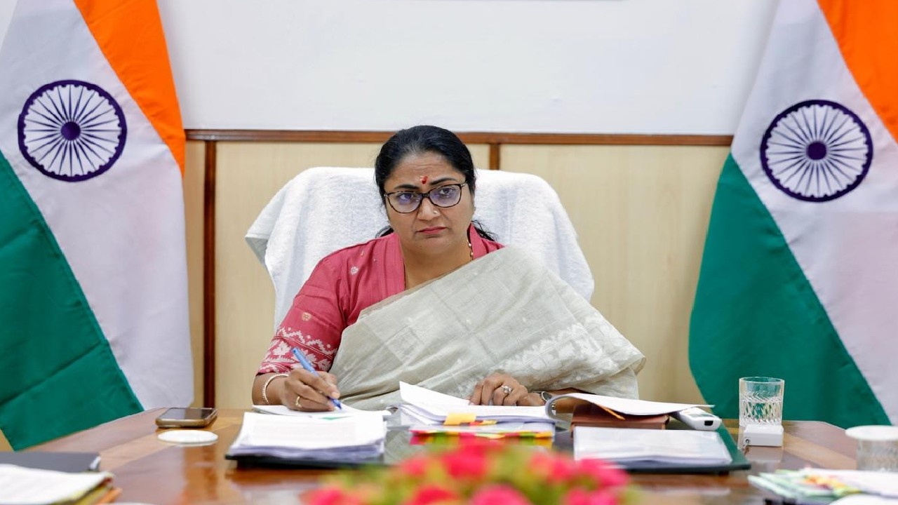 प्राइवेट स्कूलों पर सख्त हुई दिल्ली सरकार, CM रेखा गुप्ता ने दी निरीक्षण की चेतावनी