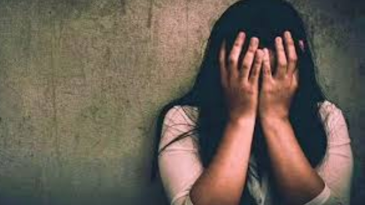 लिव-इन पार्टनर की दरिंदगी, प्रेमिका की नाबालिग बेटी के साथ दुष्कर्म; जान से मारने की भी दी धमकी