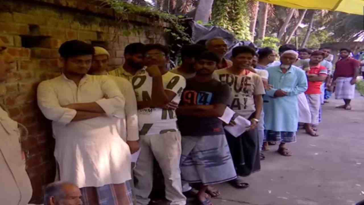 Bengal Chunav 2026: पश्चिम बंगाल के 15 बूथों पर दोबारा वोटिंग, पोलिंग स्टेशनों पर लगी लंबी कतारें, चप्पे-चप्पे पर सुरक्षा कड़ी