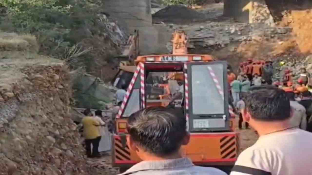 जम्मू के बंतलाब में बड़ा हादसा, 3 मजदूरों की मौत; उपमुख्यमंत्री ने उठाए सवाल