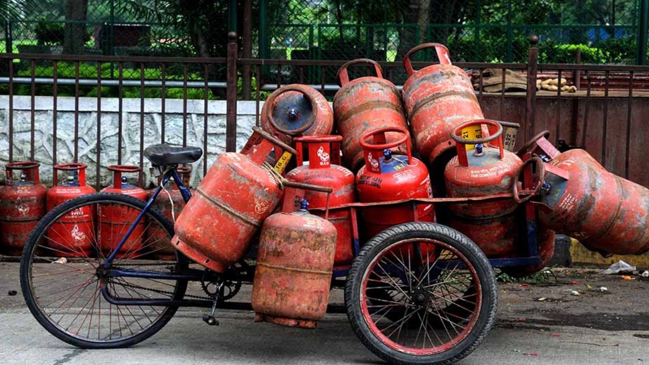 LPG नियम सख्त...डबल कनेक्शन और बिना KYC वालों को नहीं मिलेगा सिलेंडर