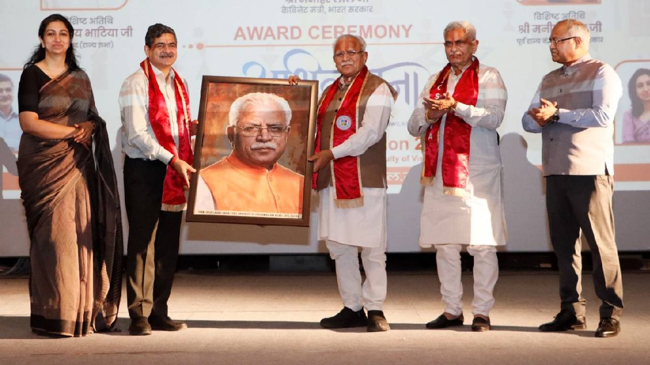 केंद्रीय मंत्री मनोहर लाल ने डीएलसीसुपवा में प्रदर्शनी का किया अवलोकन, बोले- बेहद खुशी महसूस हुई