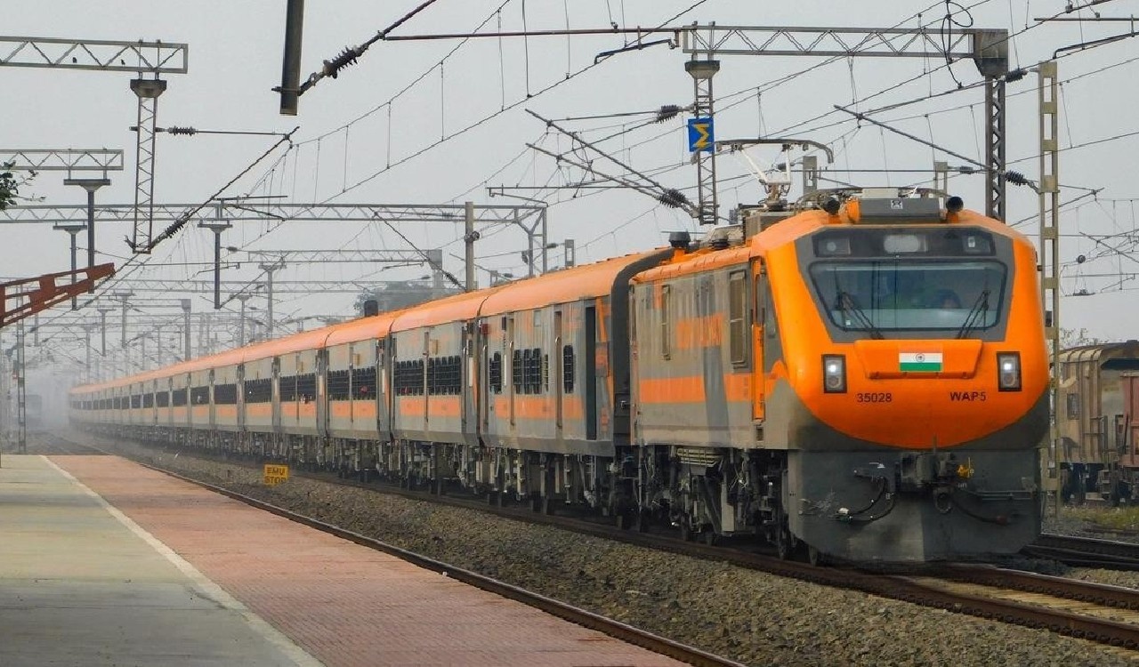 दिल्ली से गोरखपुर के लिए नई अमृत भारत एक्सप्रेस को मंजूरी, यात्रियों को मिलेगी बड़ी राहत