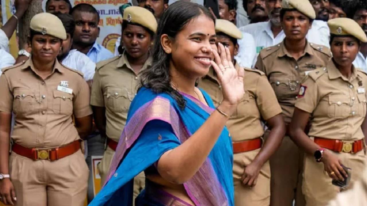 विजय कैबिनेट में शामिल हुईं 29 साल की एस कीर्तना को जानें, फर्राटेदार हिंदी के साथ बोलती हैं 5 भाषाएं