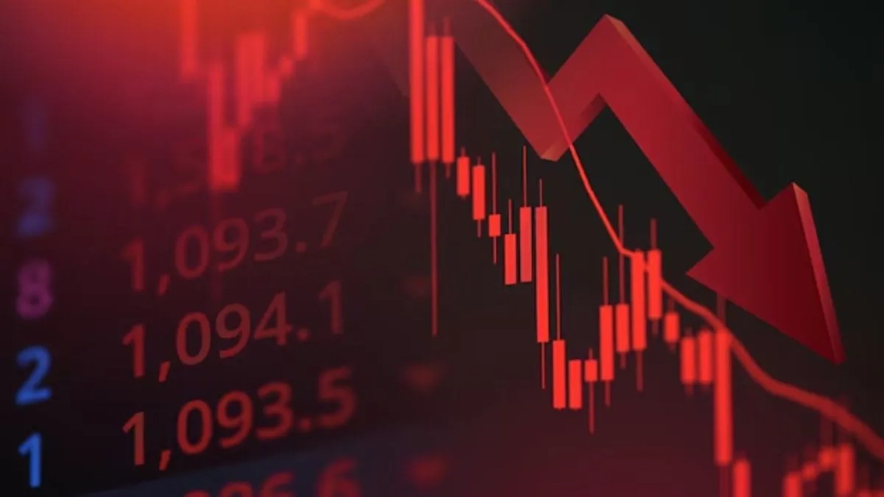 Stock Market Crash: बाजार खुलते ही निवेशकों को बड़ा झटका, सेंसेक्स 690 अंक टूटा; निफ्टी 205 अंक लुढ़का