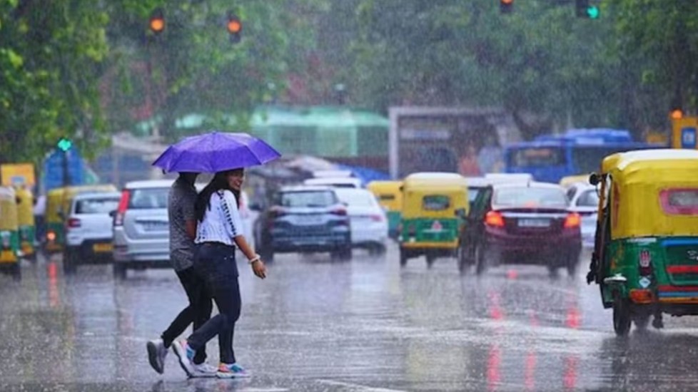 Aaj Ka Mausam:  अगले 12 घंटों में बदलेगा मौसम का मिजाज, दिल्ली-हरियाणा समेत कई राज्यों में तेज बारिश की चेतावनी