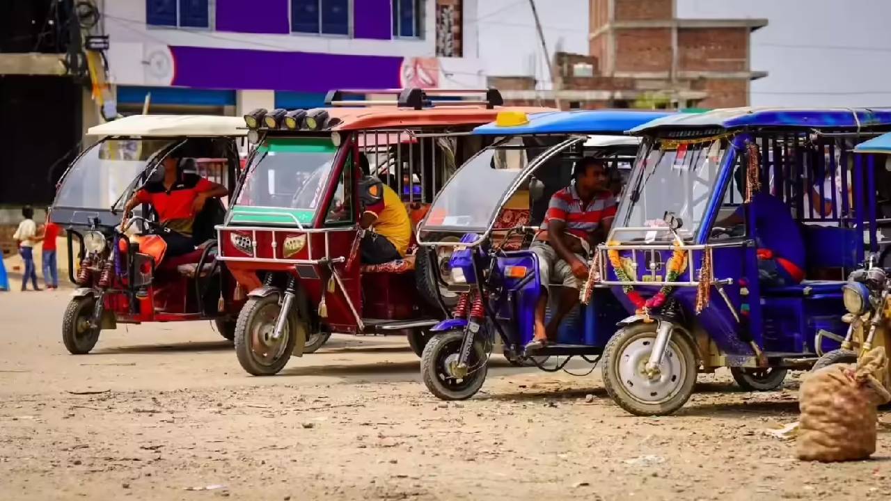 दिल्ली में ई-रिक्शा को लेकर बदलने जा रहा नियम, एक व्यक्ति सिर्फ एक ही गाड़ी के हो सकेंगे मालिक!