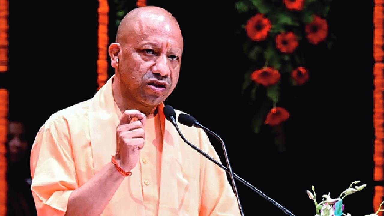 पीएम मोदी की अपील पर एक्शन में सीएम योगी, यूपी में दो दिन वर्क फ्रॉम होम; मंत्रियों के काफिले में कटौती