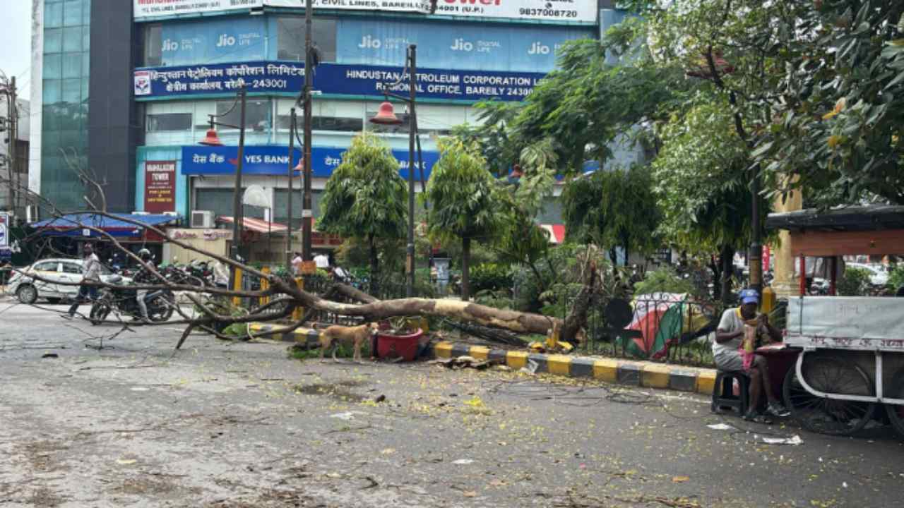 UP News: बरेली में मौत बनकर आया तूफान! बरेली में आंधी ने ली 4 लोगों की जान